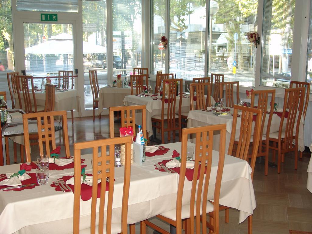 Hotel Excelsior Cervia Ngoại thất bức ảnh